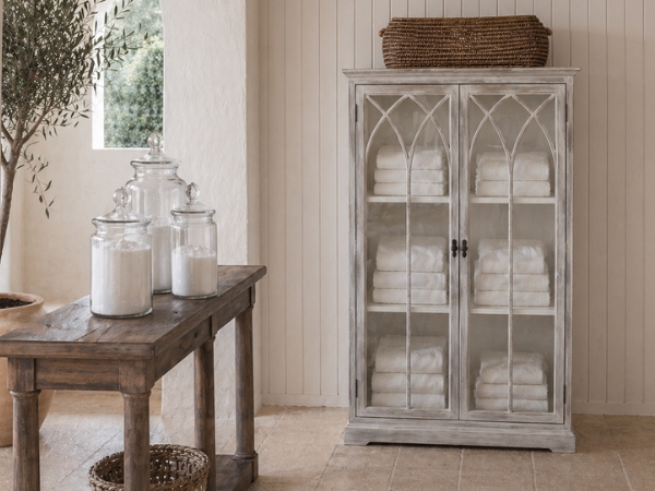 Französischer Vitrinenschrank — Charme de Provence
